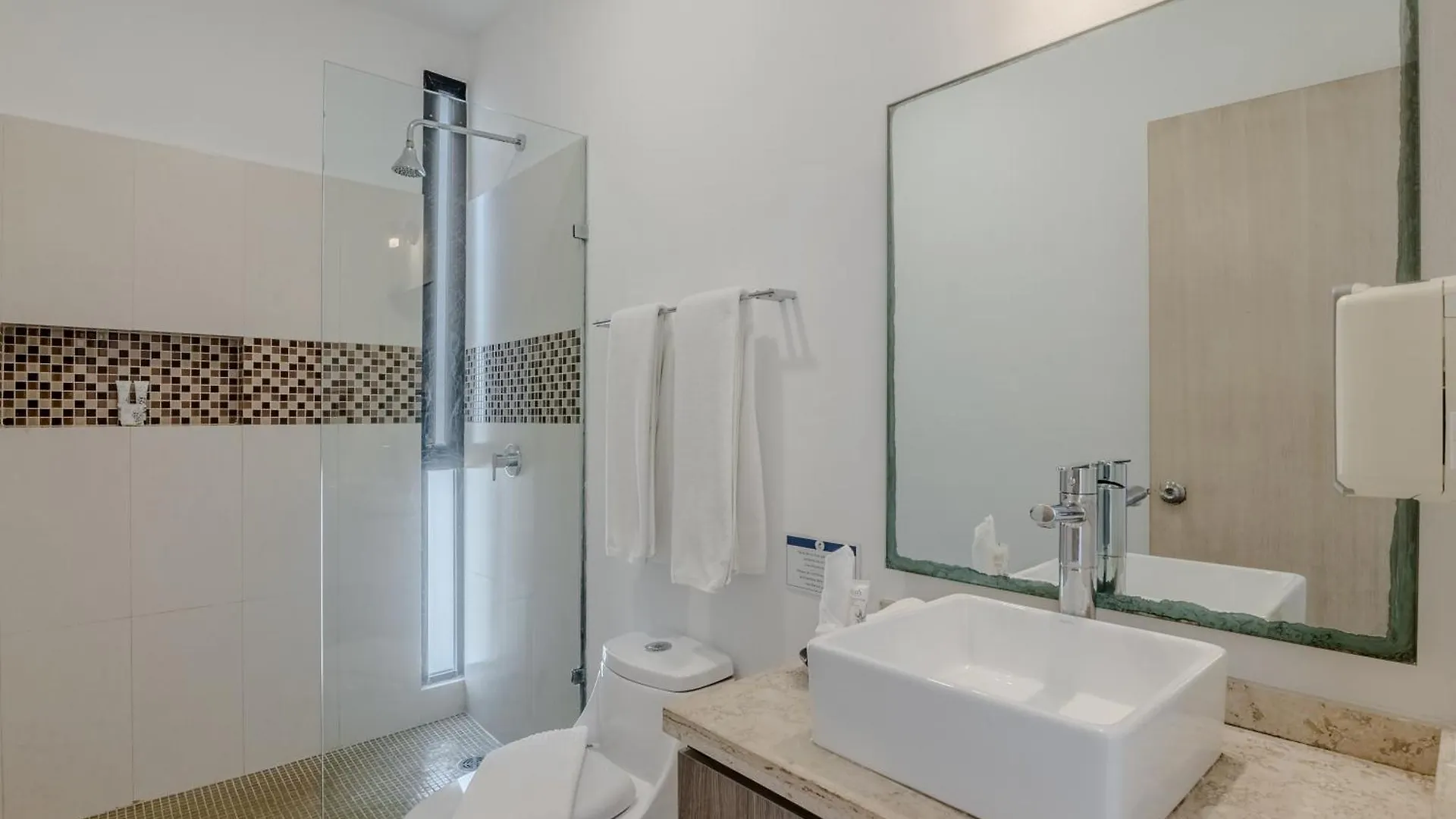 Vela'S Condos Ocean Front Puerto Morelos 3*,