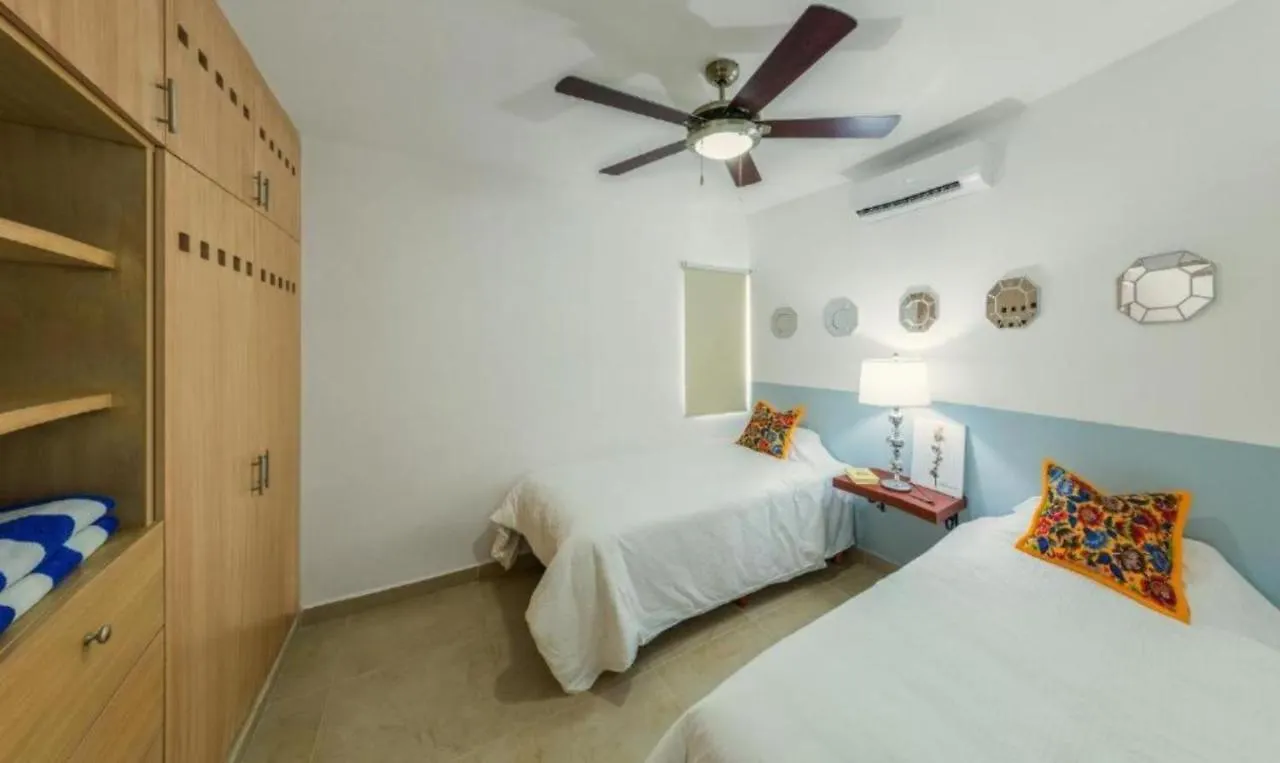 Vela'S Condos Ocean Front Puerto Morelos 3*,