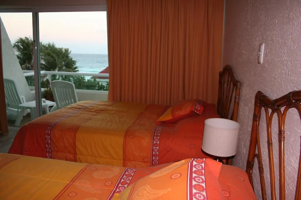 Vela'S Condos Ocean Front Puerto Morelos