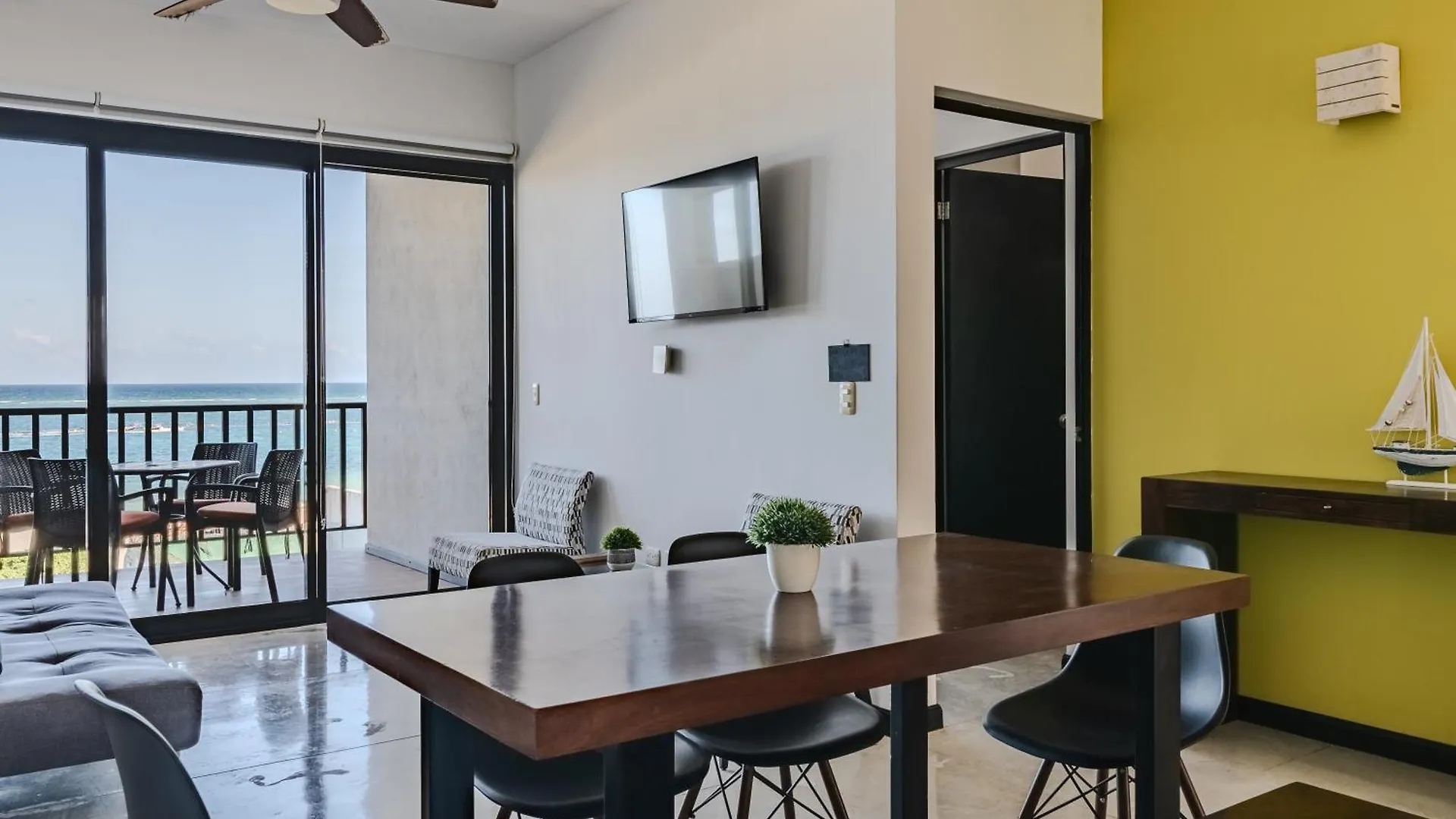 Vela'S Condos Ocean Front Puerto Morelos 3*,